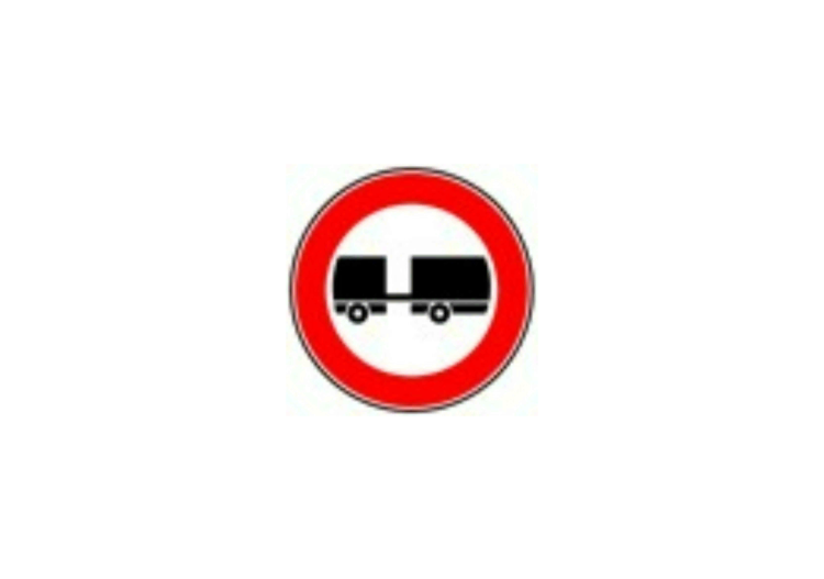 Signaux - Accès interdit aux véhicules tirant une remorque... Signaux - Accès interdit aux véhicules tirant une remorque...
